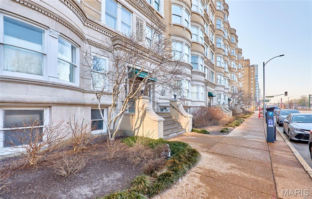 Aberdeen Condo - Residential