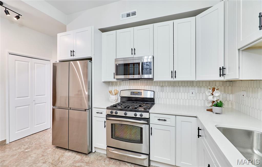 Aberdeen Condo - Residential