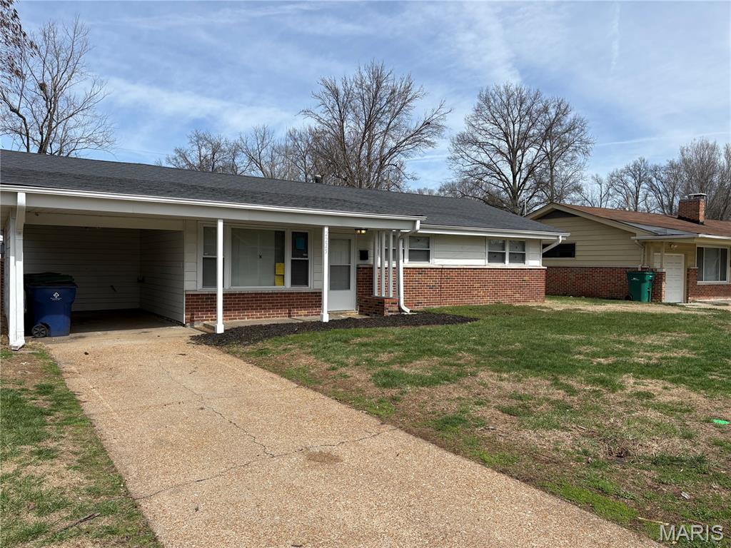 Very nice rehab recently completed! Beautiful new kitchen with lots of cabinets, new gas range, microwave, dishwasher, disposal, sink, faucet and countertops.
Updated bathroom has new vanity, faucet, refinished tub and tile surround. All new flooring throughout with carpet in the bedrooms and lvp in the kitchen, family room, hallways and laundry room. New blinds, front door and storm door.
The air conditioner, furnace and plumbing stack have all been replaced in the last 2 months. Newer roof and water heater within the last 5 years or so (that information provided by previous owner)
Conveniently located down the street from the neighborhood park.