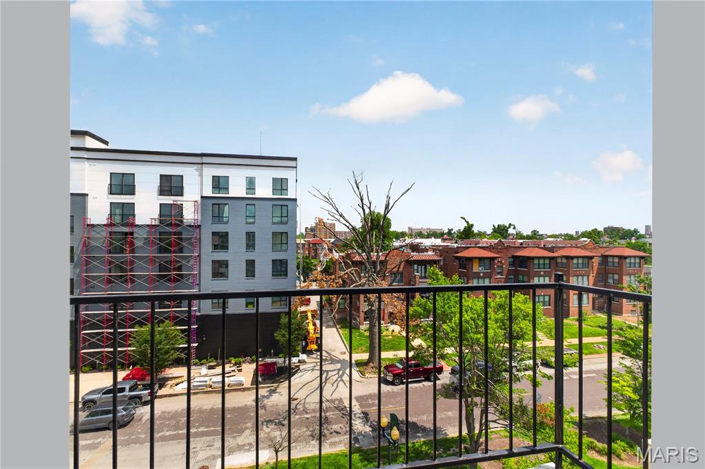 Pershing Ave Condo - Residential
