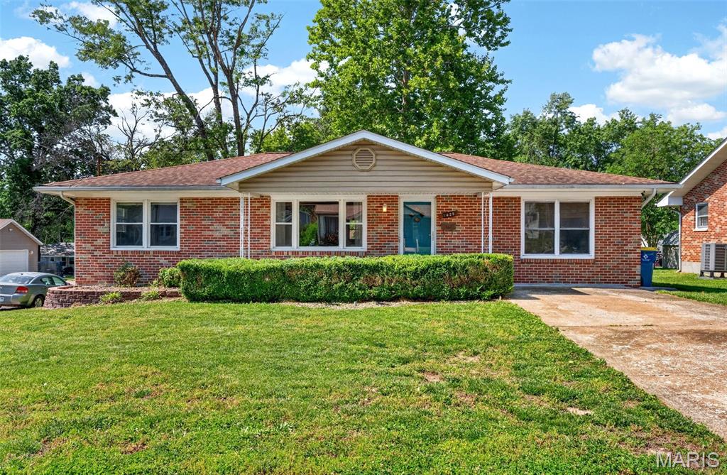 Nestled on a corner lot with almost 1/3 of an acre sits this entertainers DREAM! 3 beds / 3 full baths, almost 2,500 sqft of living area, heated oversized detached garage, HUGE concrete patio with custom cedar pergola and covered patio. A total MUST SEE! Gleaming hardwood flooring greets you as you enter the property and extends throughout the entire main floor. Huge kitchen, perfect for gatherings and holiday parties. Kitchen features ceramic tile flooring, solid wood cabinetry, granite counter tops, stainless steel appliances, custom island, and an additional formal dining area or flex room. Sprawling primary suite features custom board and batten and a completely overhauled bath. Adult height dual vanity and curbless (no step) custom walk-in tiled shower. 2 Spacious bedrooms and full hall bath complete the main floor. Finished lower level full of custom woodworking and wet bar! 2 additional rooms for home office, home gym, or additional sleeping area and tons of extra storage space in the utility room. This home has EVERYTHING and just a couple minutes from downtown Washington; shops, dining, entertainment, and riverfront! Don't let this one slip away. Schedule you private showing today!