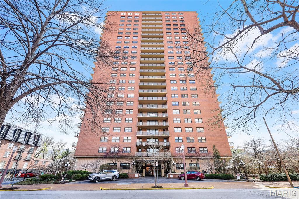 Live life large in this updated, open floor plan condo in the desirable Executive House in the Central West End.  Renovated in 2020, all the hard work has been done for you.  Sleek kitchen with European style cabinetry, quartz countertops, gas range, built-in microwave, deep stainless sink and under-cabinet lighting.  Large bedroom with ceiling fan and laminate flooring.  PLENTY of storage with a hallway of storage cabinets.  Light and bright with views to the South.  The Executive House is conveniently located to the BJC complex, Cortex, Public Transport, Forest Park, Whole Foods, Shake Shack and more.   Condo fee includes doorman, elevators, in-ground heated pool, common laundry, on-site mgmt, heating, cooling, water, sewer and trash.  Move right in and celebrate the upcoming holidays in style!