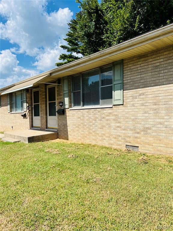 NEWLY RENOVATED 2-BR BRICK DUPLEX FOR RENT NEAR SIUE DENTAL SCHOOL. This home features fresh paint, new flooring, off-street covered parking, and a full basement with ample storage space (including a secure private storage room) and washer & dryer hookups, all situated near amenities and major thoroughfares. This generous owner provides a stove, refrigerator, and lawn care. Sorry, no pets and no smoking/vaping whatsoever on the premises. Candidates will be prescreened prior to the scheduling of any tours. MINIMUM QUALIFICATIONS: There is a $49 application fee for each adult applicant. This pays for a nationwide background and credit check. We look for tenants who have been at their current jobs for at least 6 months, bring in at least 3X the rent after taxes, possess credit scores of 600 or better, have NO EVICTIONS, bankruptcies, and/or foreclosures on their records, and have clean backgrounds.