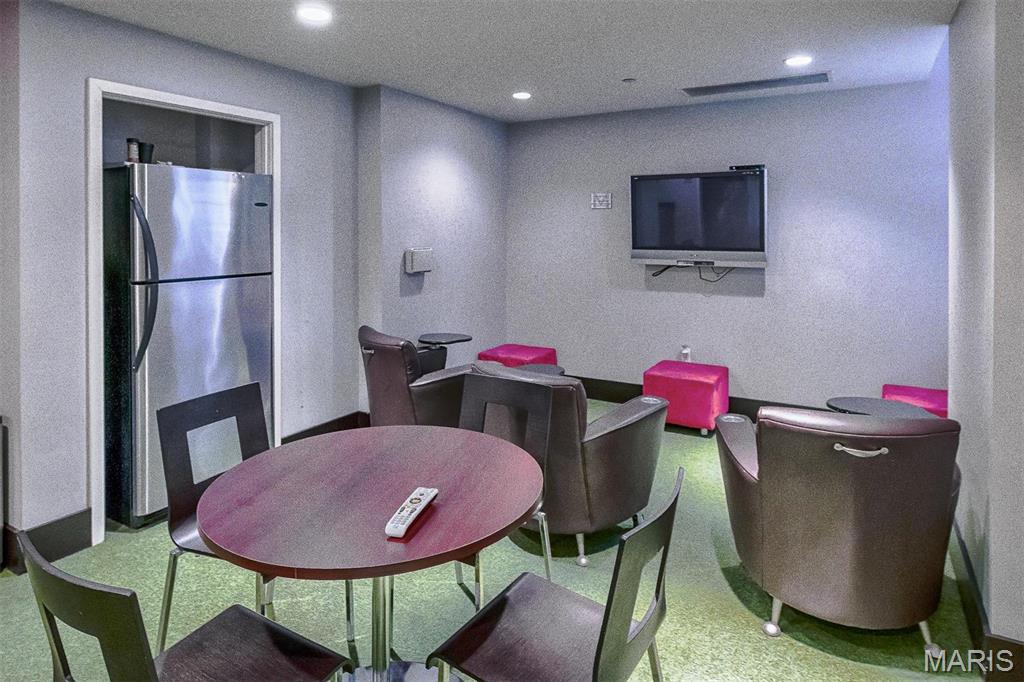 Marquette Bldg Upper Residl - Residential Lease