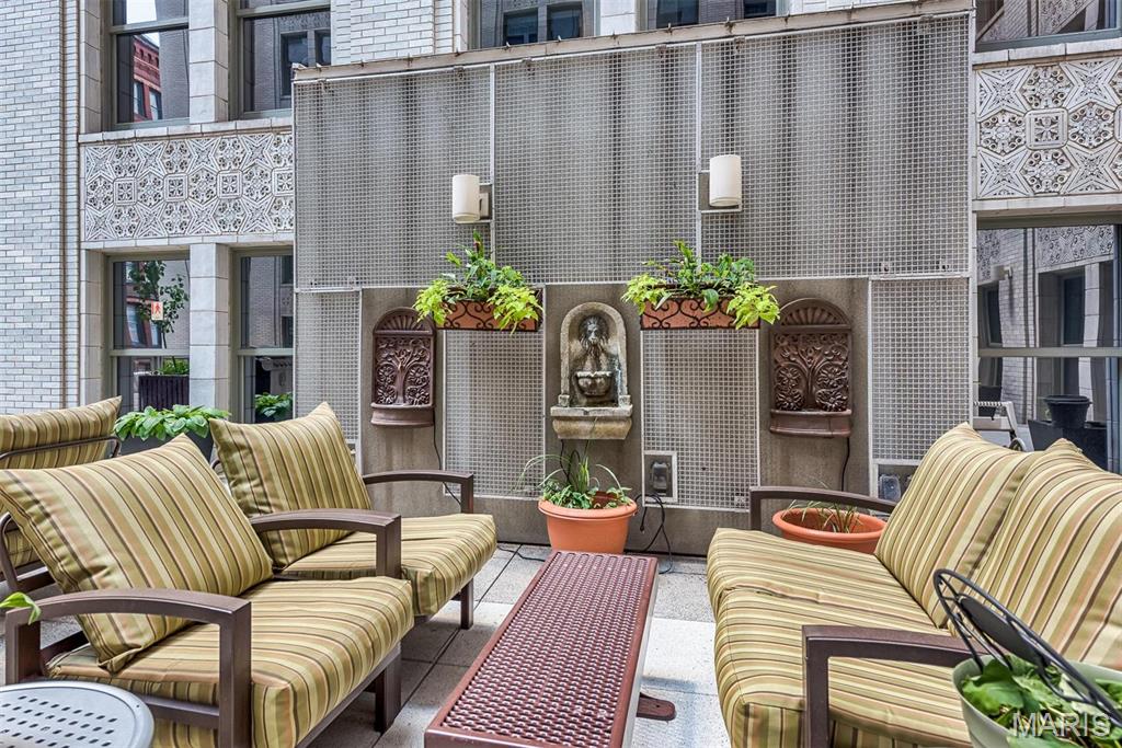Marquette Bldg Upper Residl - Residential Lease