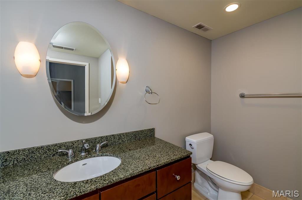 Marquette Bldg Upper Residl - Residential Lease