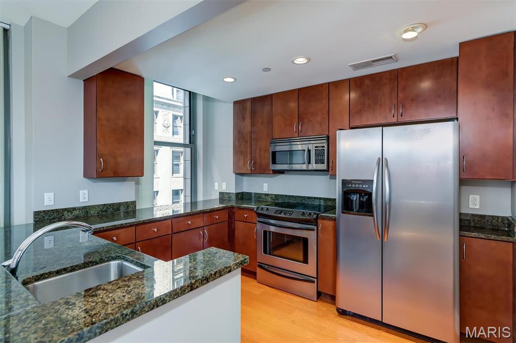 Marquette Bldg Upper Residl - Residential Lease