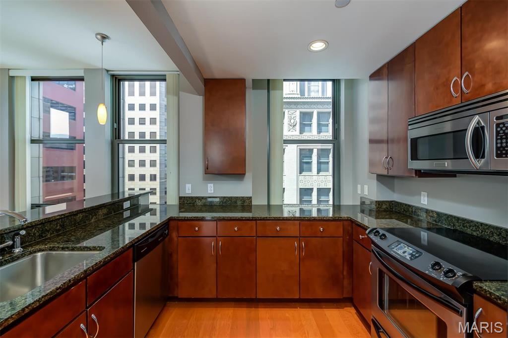 Marquette Bldg Upper Residl - Residential Lease