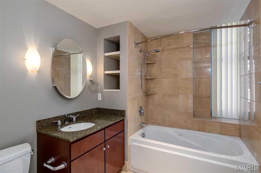Marquette Bldg Upper Residl - Residential Lease
