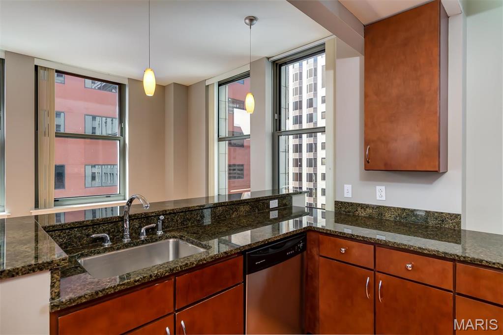 Marquette Bldg Upper Residl - Residential Lease
