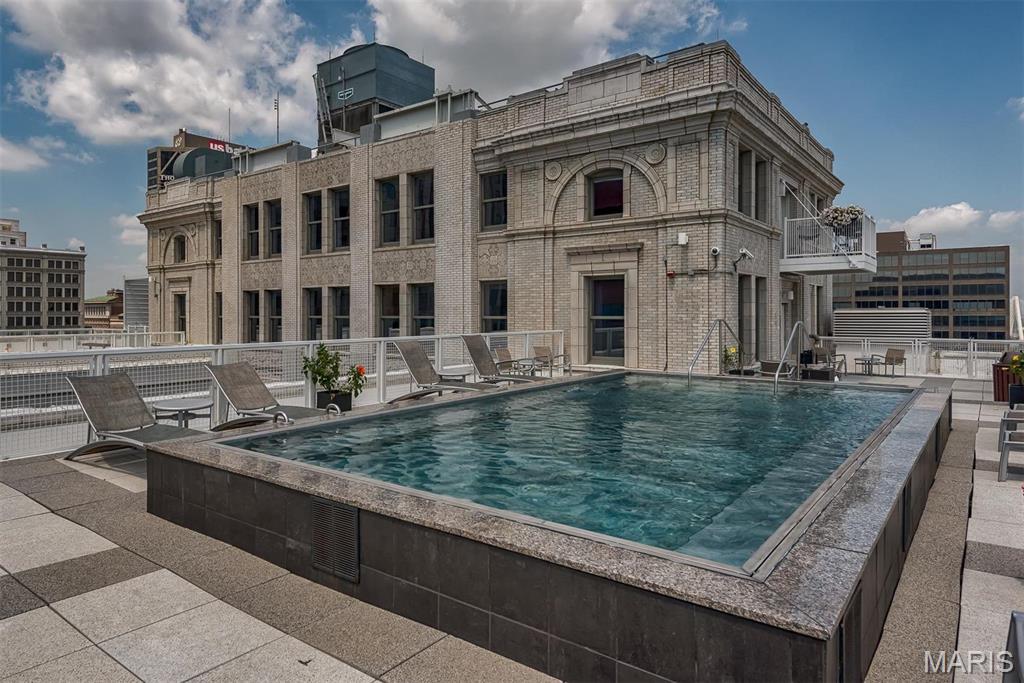 Marquette Bldg Upper Residl - Residential Lease