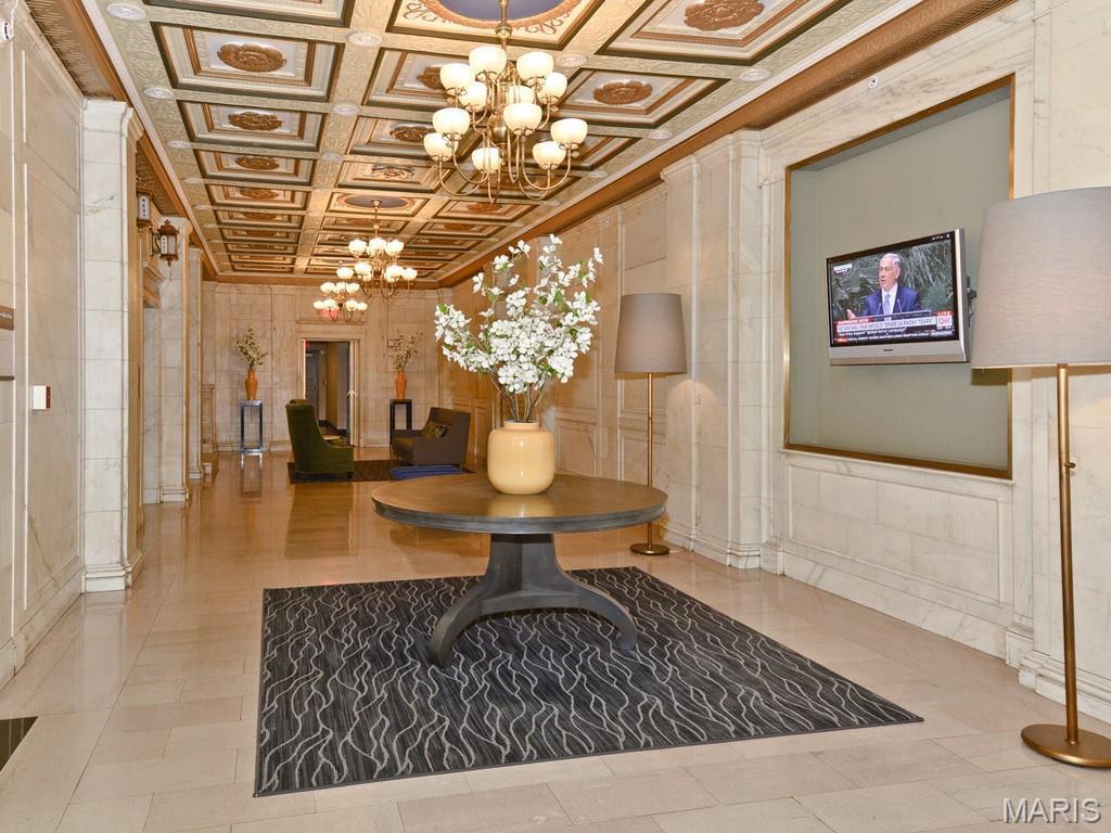 Marquette Bldg Upper Residl - Residential Lease
