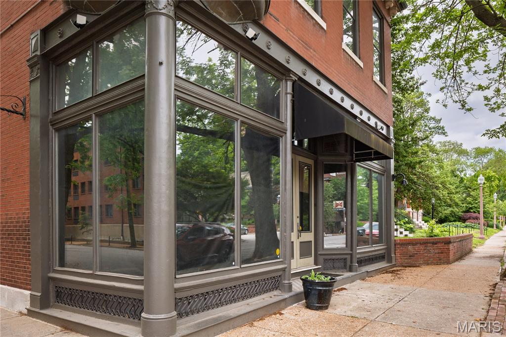 Central West End - Commercial Sale