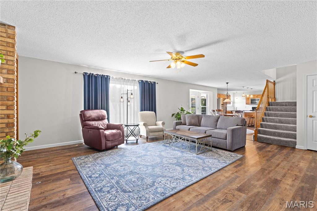 Country Crossing Manor #2 - Residential