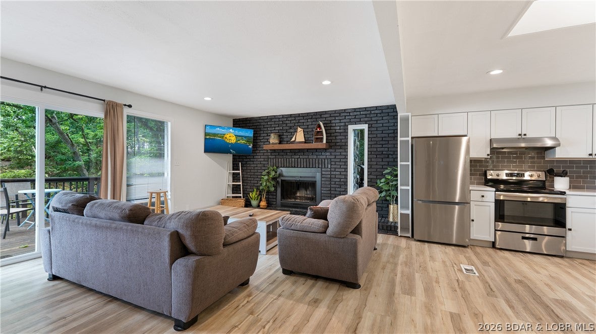 Leos - Residential