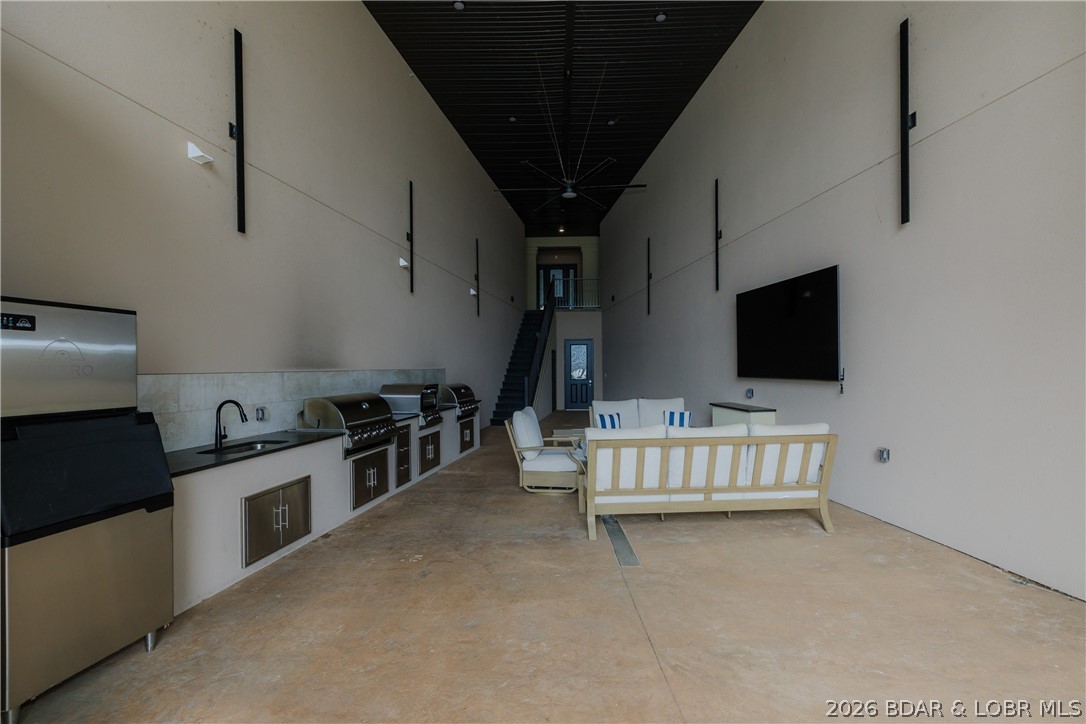 The Hamptons Condominium - Residential