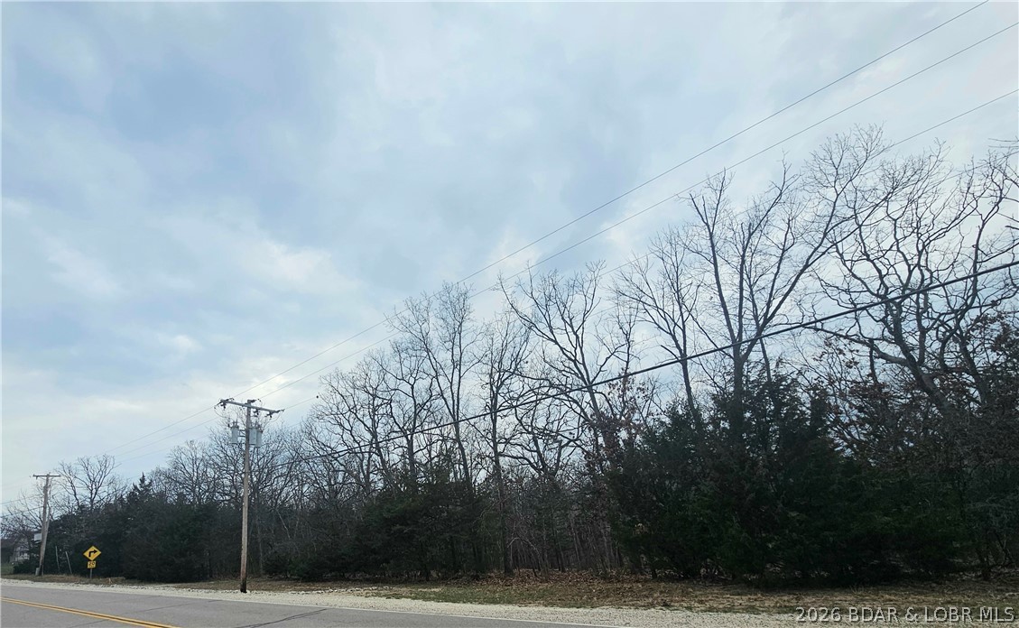 Presenting an exceptional opportunity to construct a residence in a prime location, offering full access to the extensive amenities of Four Seasons.  Ideal for either construction or investment purposes, this property provides access to community features. Situated in the desirable Kay’s Point area of Four Seasons, this gentle lot is within walking distance to the lakefront Kay’s Point Swim and Tennis Club, which includes a playground, pickleball courts, picnic pavilion, restrooms, and more. Soil testing has been completed to facilitate septic system installation. Public water, electric, and other utilities are readily available.   The prestigious Four Seasons community boasts a wide array of luxurious amenities and social activities, all supported by a low annual assessment. Residents can enjoy multiple swimming pools, including a new Aquatic Center with indoor and outdoor options, playgrounds, a fitness center, tennis courts, a community clubhouse, boat launches, interior fishing lakes, golf memberships and discounts, a campground, and boat and trailer storage and launch facilities.