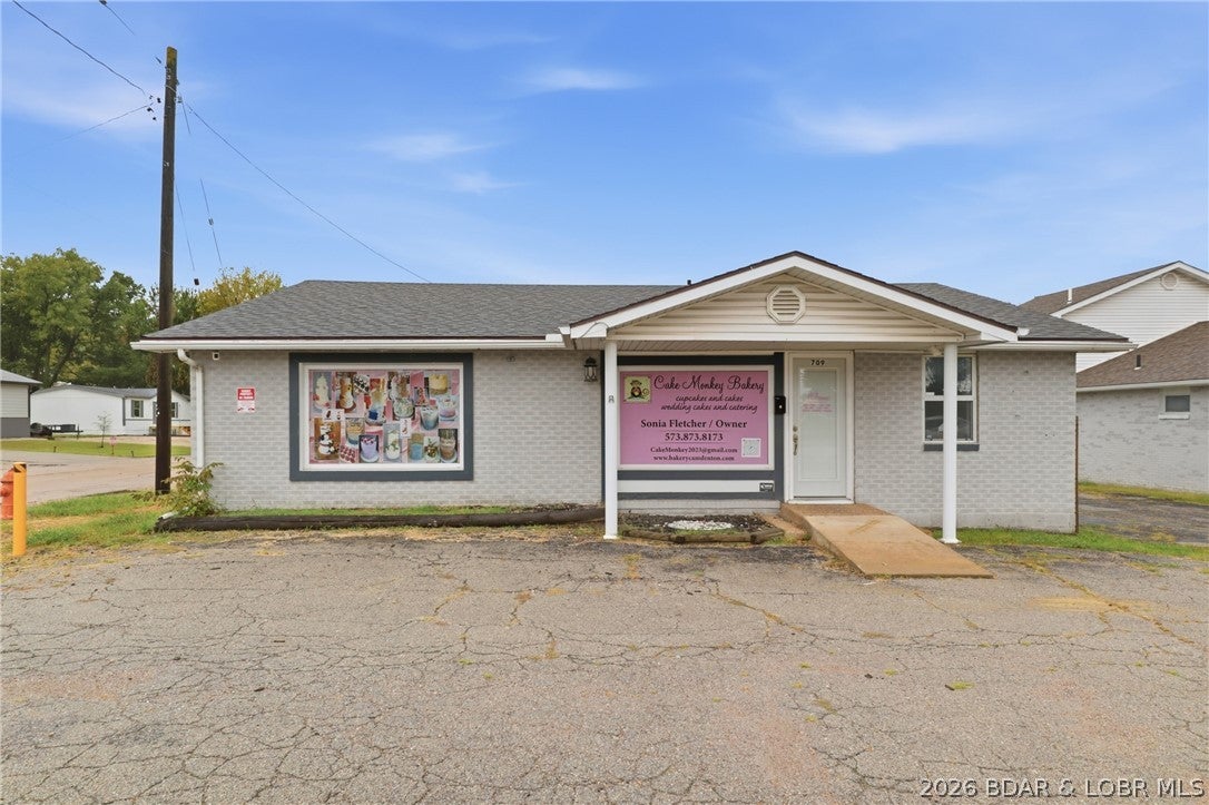 PRIME COMMERCIAL FRONTAGE ON HIGHWAY 54 AND 52 CORRIDOR

Position your business for maximum visibility with this standout commercial property located directly along the bustling Business 54 and Highway 52 corridor in Eldon. Featuring strong daily traffic counts, high exposure, and impressive curb appeal, this well maintained building is turnkey and ready for its next venture.

Currently configured as a bakery, the versatile layout easily adapts to an array of commercial uses. Transform it into a thriving professional office, a boutique retail storefront, or a specialty food and beverage concept. The building offers clean sightlines, easy customer access, and ample parking to accommodate steady patron flow.

With Eldon continuing to experience rapid residential and commercial growth, securing prime highway frontage with this level of flexibility is an exceptional score. Whether you are expanding your business footprint, launching a fresh enterprise, or adding a dependable commercial asset to your investment portfolio, this property is built to deliver immediate returns. Claim this prime Eldon location today!