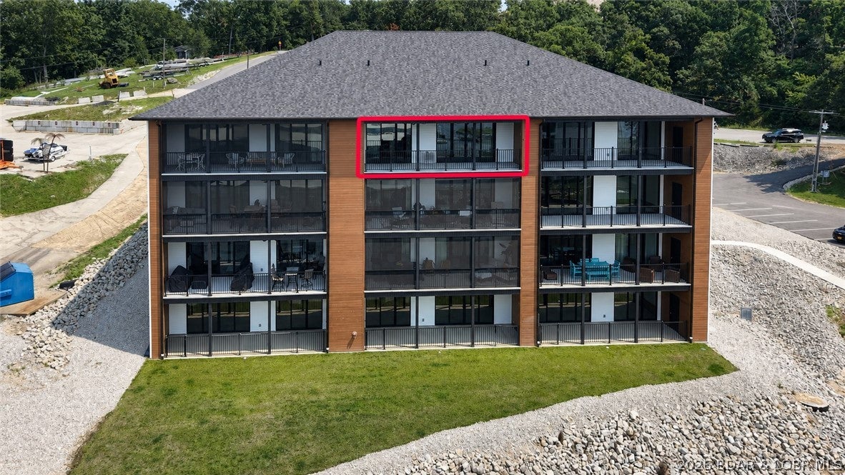 Robins at the Waters Edge Condominium - Residential
