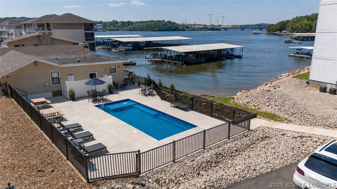 Robins at the Waters Edge Condominium - Residential