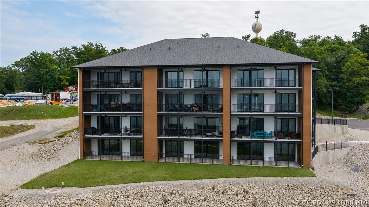Robins at the Waters Edge Condominium - Residential