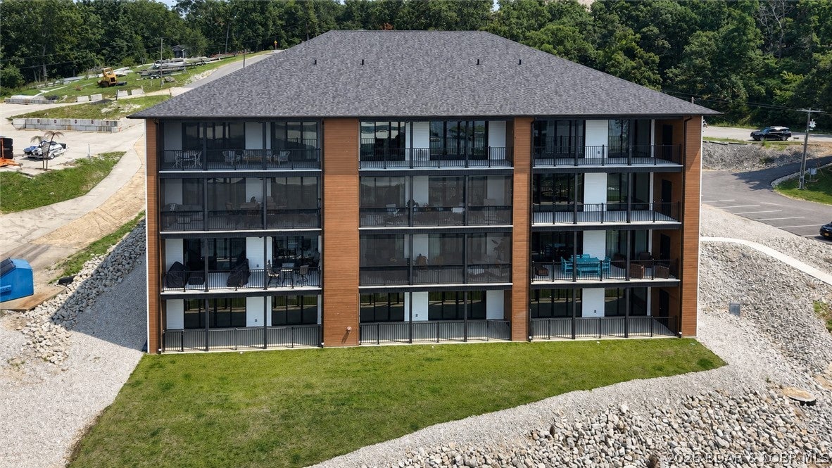 Robins at the Waters Edge Condominium - Residential