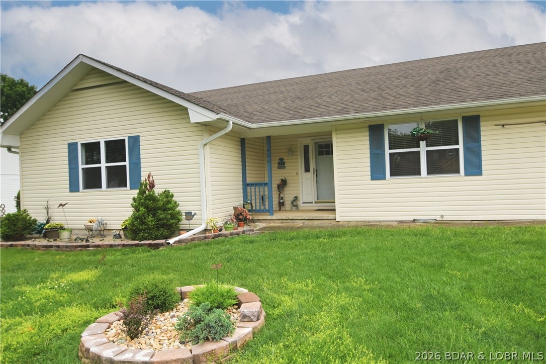 Charming, well kept and updated would be the best way to describe this three bedroom, two bath home.. It is spacious and comfortable, A built in security system, tiled entryway. The kitchen has all newer stainless appliances, there's a very cozy sunroom off the back of the living area and everything is well finished and ready for its new owner(s). The main bedroom has dual closets and a well appointed bathroom, the bedrooms have lots of space. The Furnace and AC units are newer. Large backyard with shed.  The home is close to most of the major amenities in town (Hospital, stores and commerce areas) so you're sure to love it!