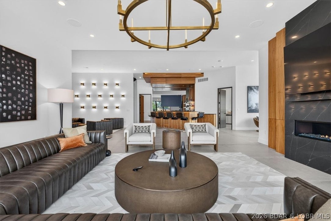 The Pointe @ Broken Arrow - Residential