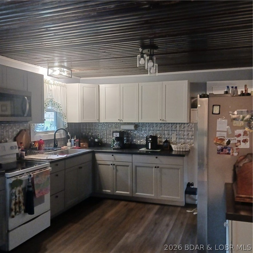 Forest Hills Manor - Residential