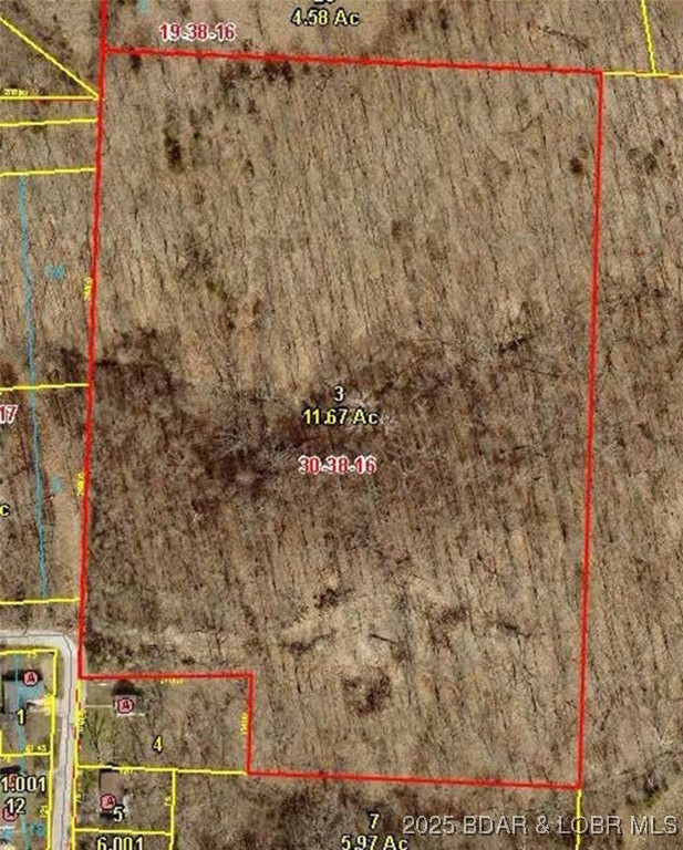 Almost 12 acres ready to develop in the heart of Camdenton! City water and sewer are available and electric is near. Blacktop roads to the entrance of lot.