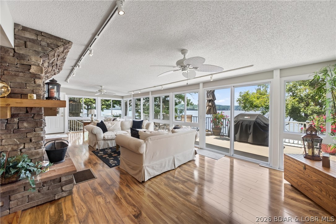 Knox Point - Residential