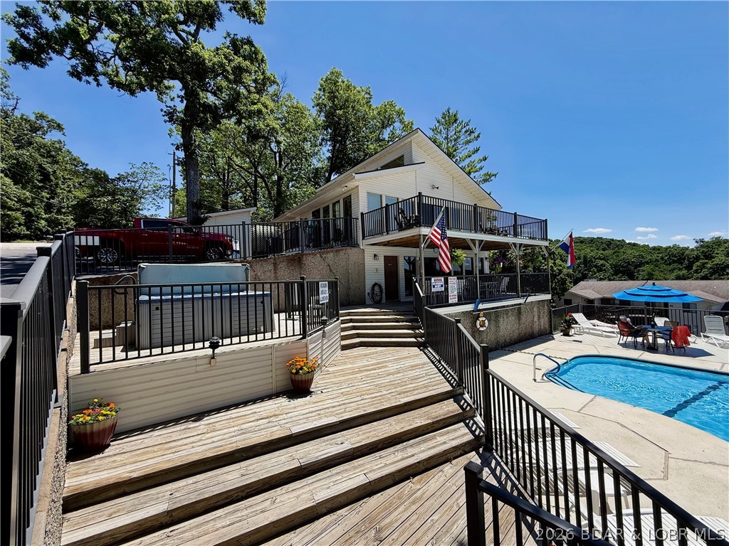 Jonathans Landing - Residential