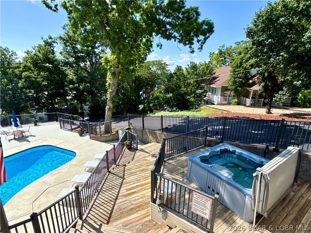 Jonathans Landing - Residential
