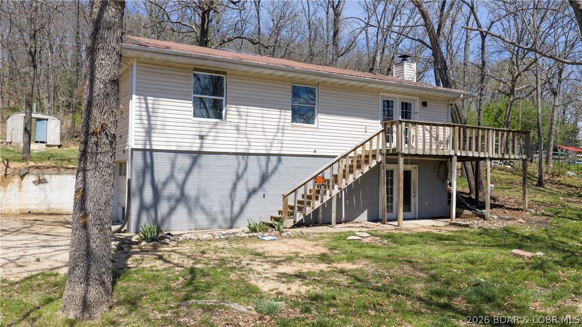 This 3-bedroom, 3-bath home offers 1,392 square feet of living space along with a spacious 528 square foot attached 2-car garage. Conveniently located just moments from Camdenton shopping and only 10 minutes from Osage Beach shopping, restaurants, and amenities, this property is full of potential. Whether you're looking for a fixer-upper to make your own or searching for your next investment opportunity, this home offers excellent equity potential and would make a great flip project. With a functional layout, desirable location, and room to add value, this is an opportunity you won’t want to miss.