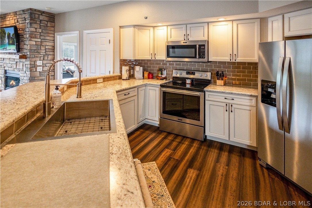 Lighthouse Pointe Condominium - Residential