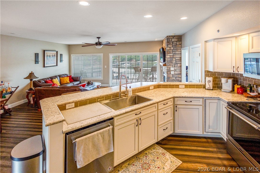 Lighthouse Pointe Condominium - Residential