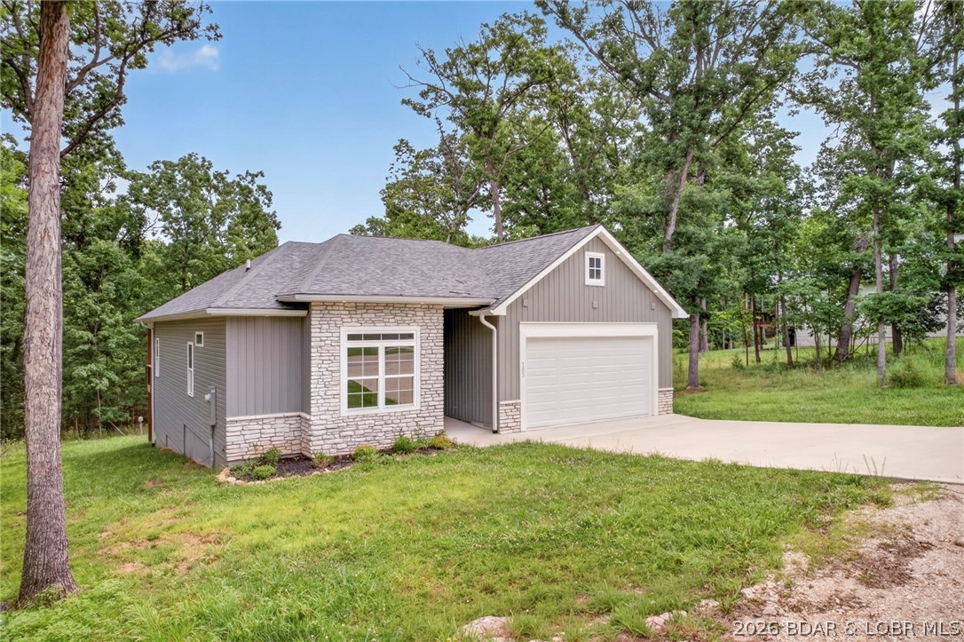 Beautiful new construction tucked away in a quiet cul-de-sac in Four Seasons. This home offers easy one-level living with an ADA-friendly layout and plenty of storage, including a large crawl space. You’ll notice the builder’s attention to detail throughout, with quartz countertops, LVP flooring, stainless steel appliances, and a cozy electric fireplace.
Step out back and enjoy the 10x16 covered deck overlooking peaceful wooded green space—perfect for morning coffee or winding down in the evening. Yonkers Court is maintained by the Horseshoe Bend Road District for added convenience.
Four Seasons amenities give you access to boat ramps, indoor and outdoor pools, parks, bocce and pickleball courts, a campground, and a community center.