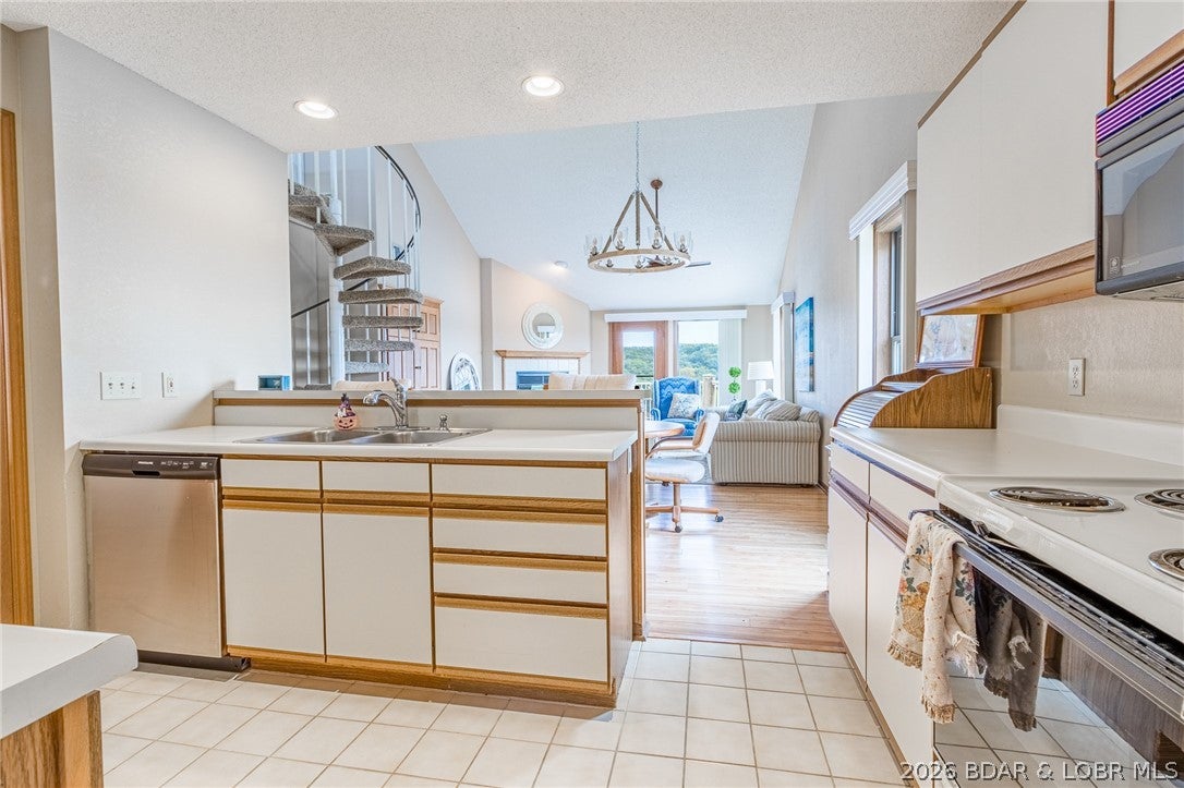 Oak Bluff Condominium - Residential