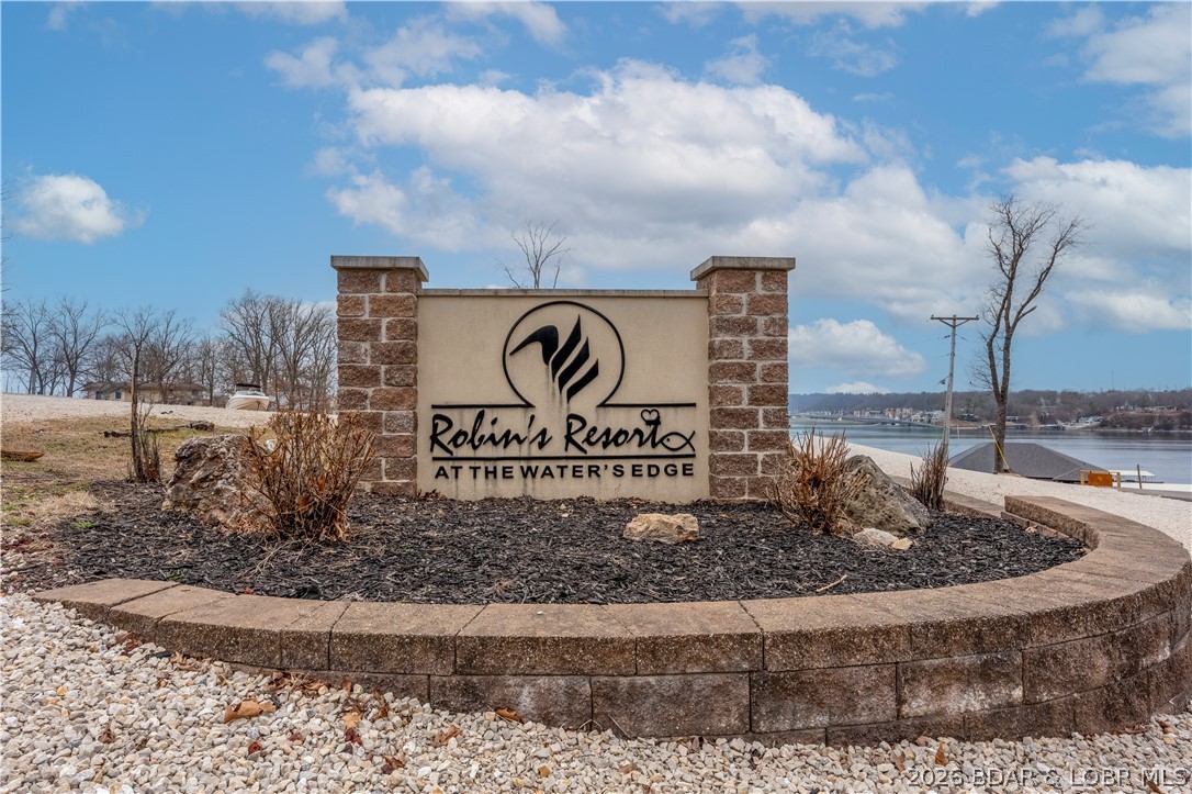 Robins at the Waters Edge Condominium - Residential