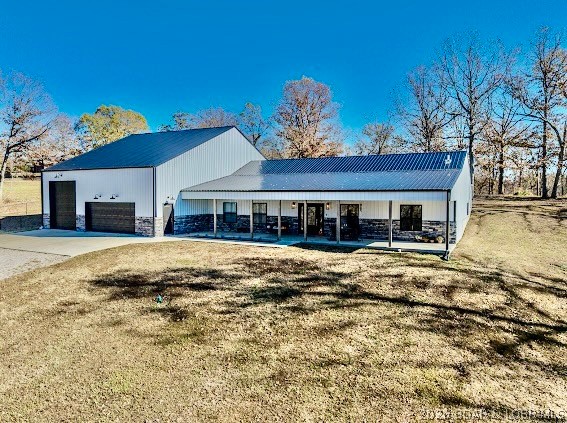 ONE of a kind BEAUTIFUL luxury house sitting on 5.4 acres with DEEDED RIVER ACCESS , and includes a MASSIVE 38x60 ATTACHED SHOP with LED lighting through out. The ceiling height in the shop area is gives plenty of added room with 14 ft. tall ceilings as well as its own heating and air. AS you enter in to the home you notice away the open flow floor plans and the luxury vinyl plank flooring that flows out the home. The kitchen has custom Made cabinets and beautiful quartz counter tops plus a center island and stainless steel appliances throughout the kitchen. There is a large laundry room/pantry right off the kitchen! The master suite is spacious and offers private retreat along with a beautiful full bathroom with a double vanity and custom walk in shoer and larger closet too! The other two bedrooms in the home are of good size to and there is also a bonus room included!