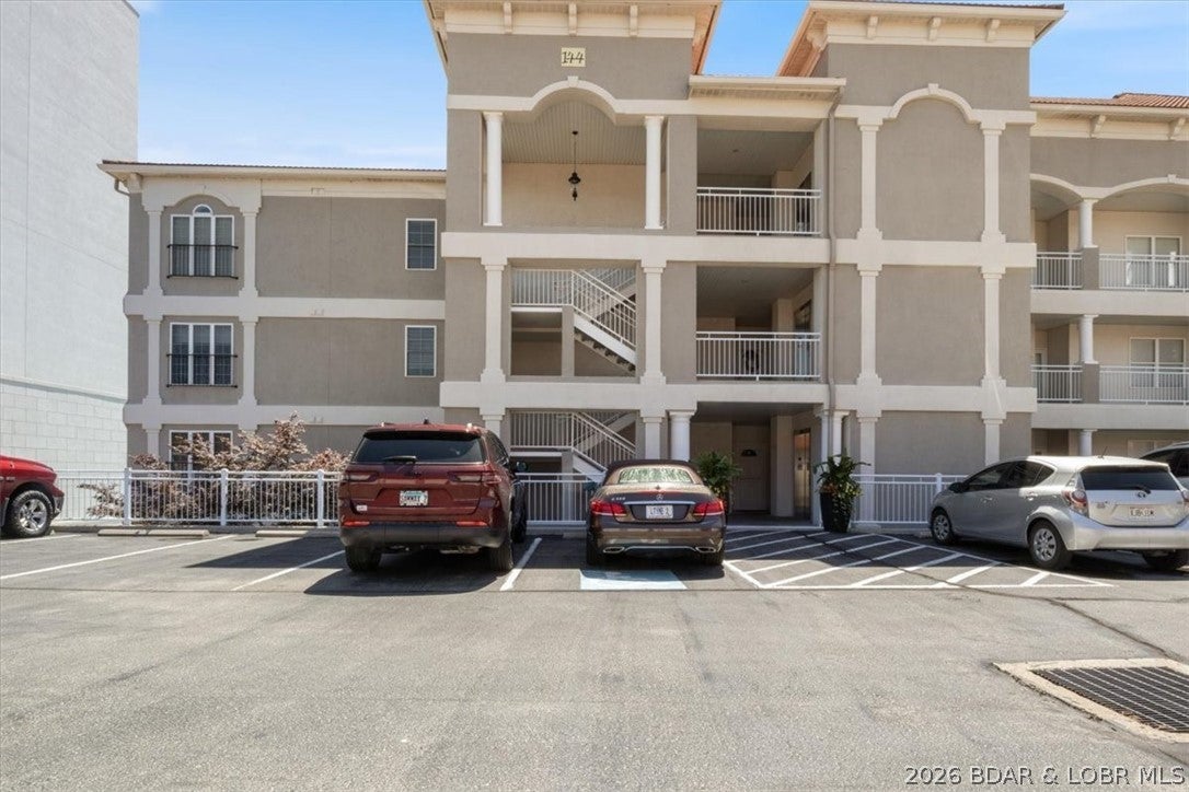 Majestic Pointe Condominium - Residential