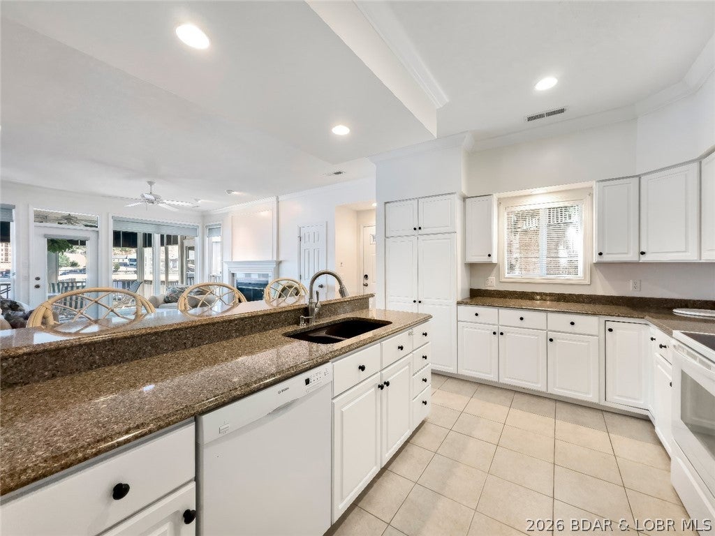 Horizons Condominiums - Residential