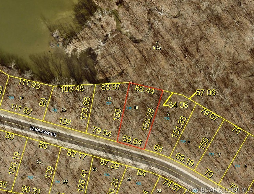 Great lot to build your dream home in Four Seasons. Close to Treeline interior lake and backs up to greenspace for extra privacy. Quiet location with only a few homes built on the street so far. Easy access to interior lake by foot or by car. Launch your kayaks or non-motorized boat and enjoy fishing and the serene setting on the stocked lake. Four Seasons amenities are fantastic and include an indoor pool with splashpad and 3 outside pools, tennis courts, pickleball, interior lakes, campground, etc. -go to fourseasonspoa.com to see all that this lot offers for amenities. Also, there is an architectural tab for builders.  Make this property your dream home setting today!