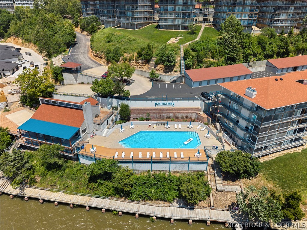 Palisades Condominium - Residential