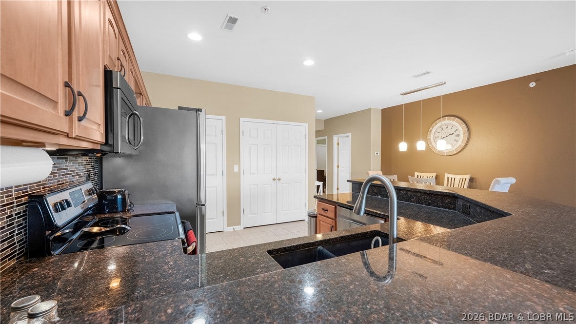 Cedar Green Luxury Condominium - Residential