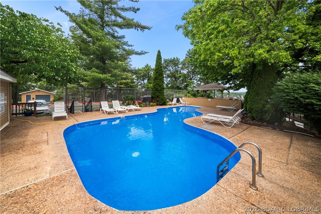 The Falls Condo - East Shore - Residential