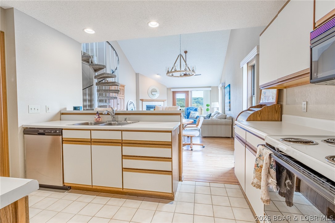Oak Bluff Condominium - Residential