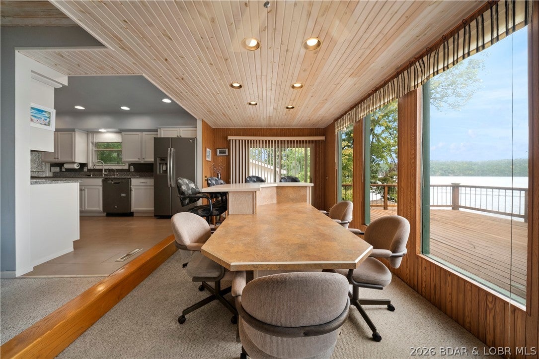 Leos - Residential
