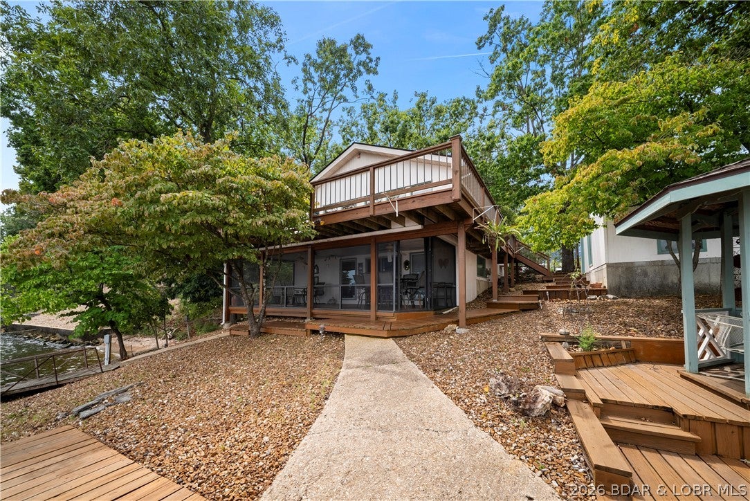 Leos - Residential