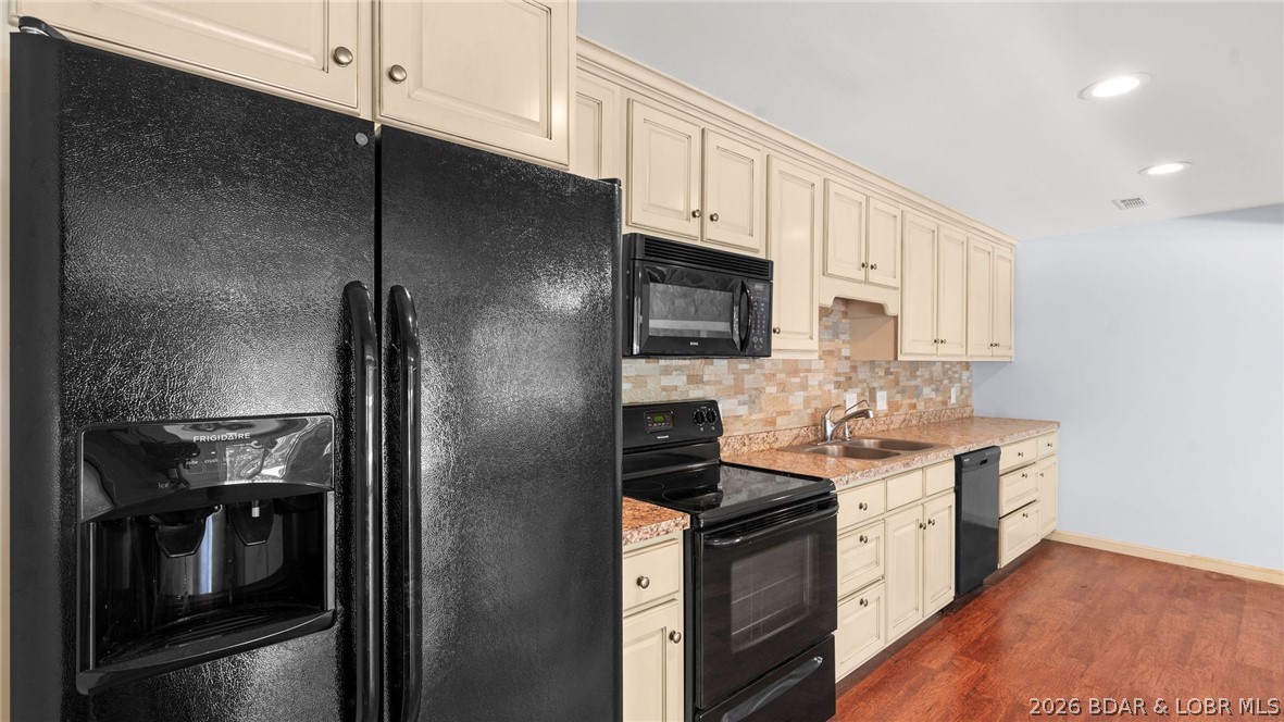 El Tampa Acres - Residential